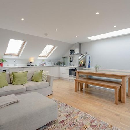 2 Bedroom Apartment Hammersmith Grove Sleeps 4 Londres Exterior foto