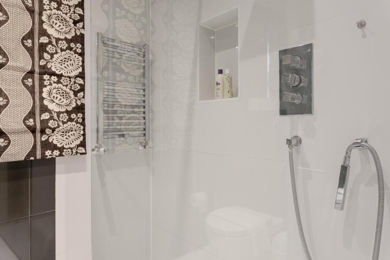 2 Bedroom Apartment Hammersmith Grove Sleeps 4 Londres Exterior foto